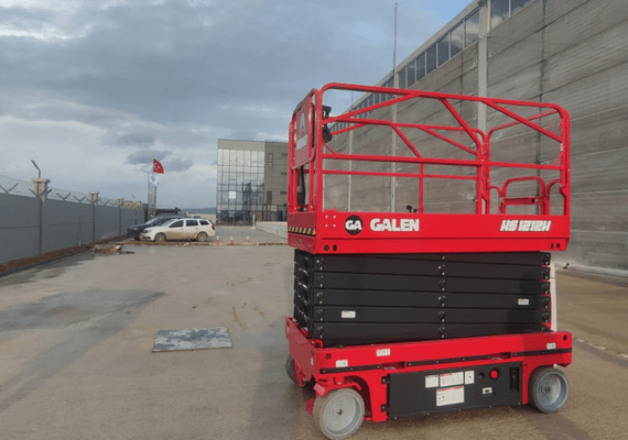 Scissor lift for logistics centers and distribution warehouse maintenance