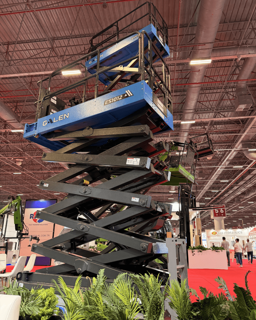 Galen Equipment showcasing electric scissor lifts at KOMATEK 2026 exhibition